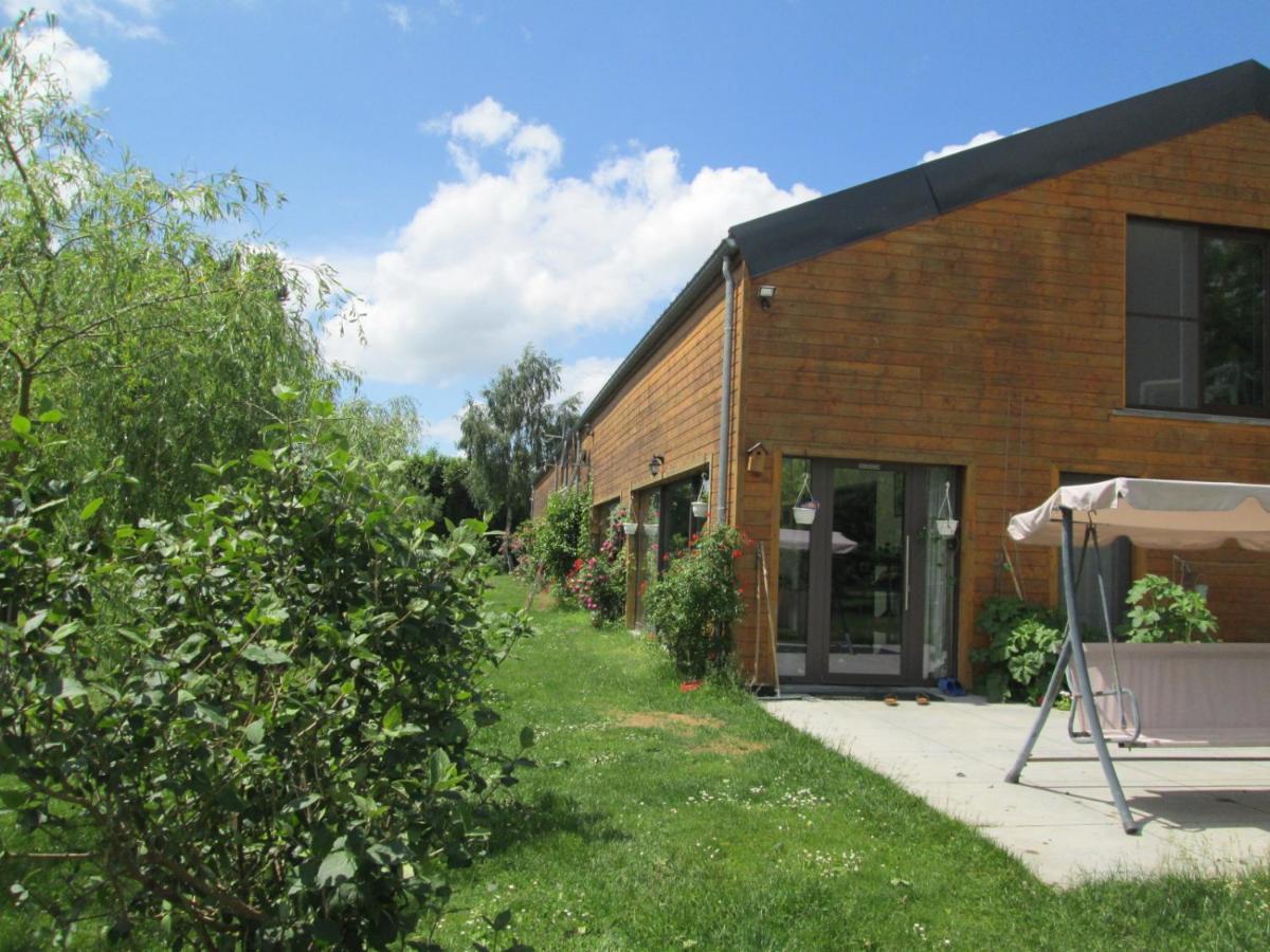 Florennes Gite Neuf 150 M2 Devant Un Grand Lac Prive De 2 Hectares Poissonneux Au Milieu Des Bois Luaran gambar