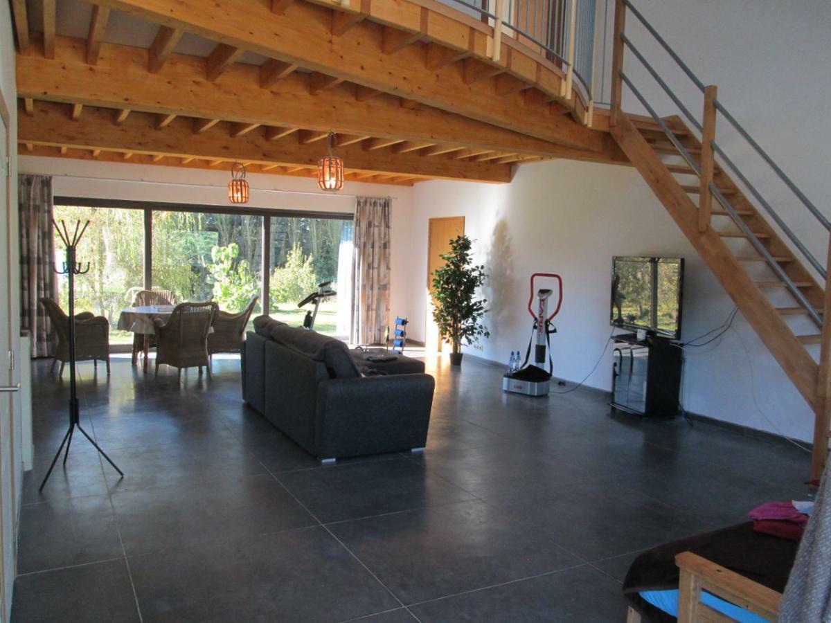 Florennes Gite Neuf 150 M2 Devant Un Grand Lac Prive De 2 Hectares Poissonneux Au Milieu Des Bois Luaran gambar